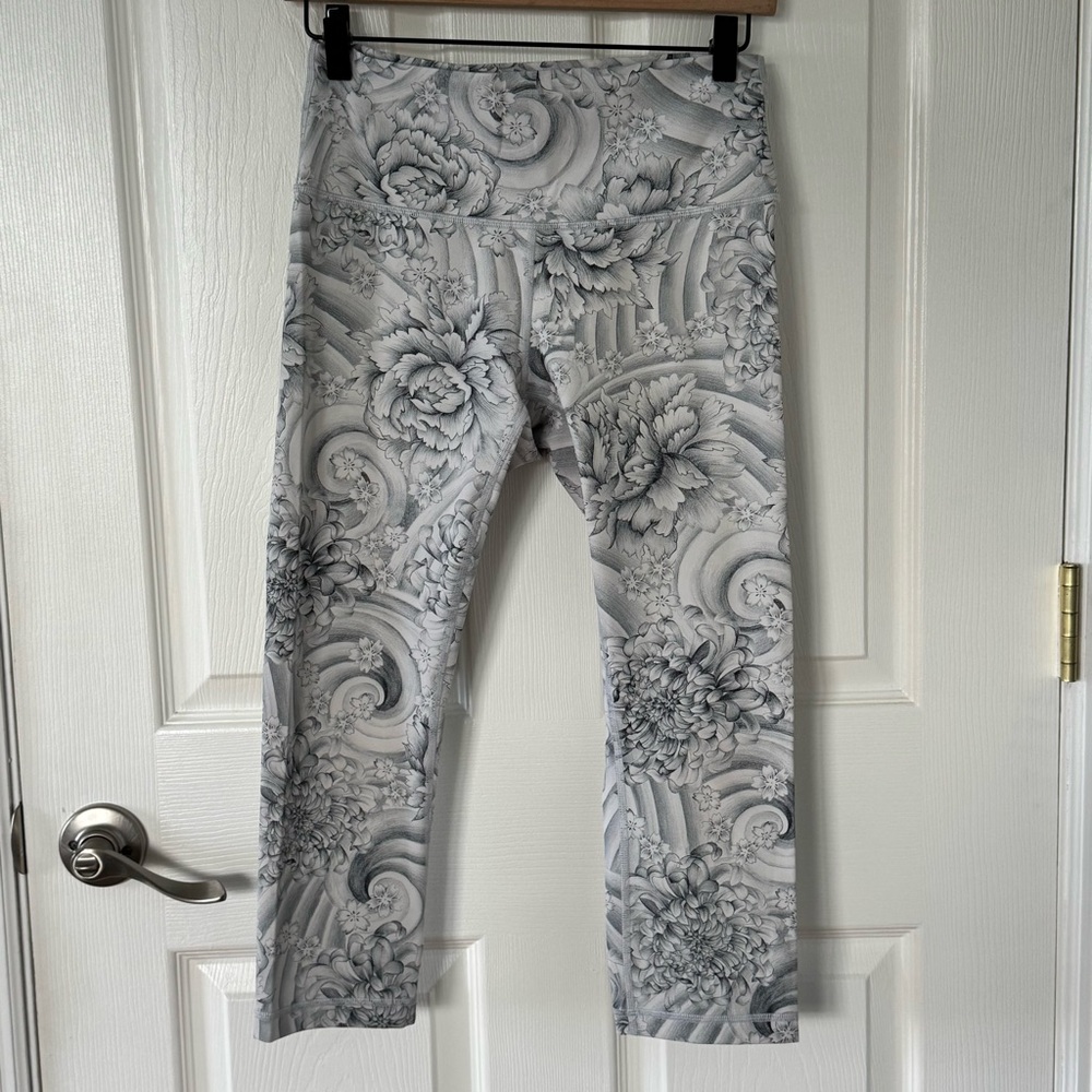 Lululemon Floral 21” Leggings